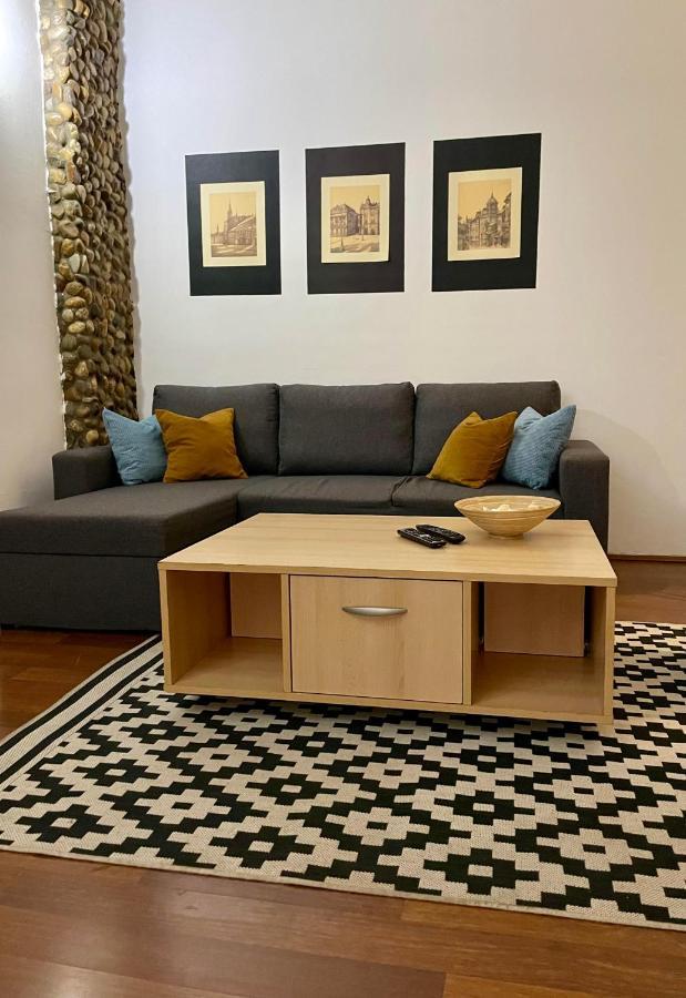 Alina Urban Getaway Center Pet Friendly Apartment *
